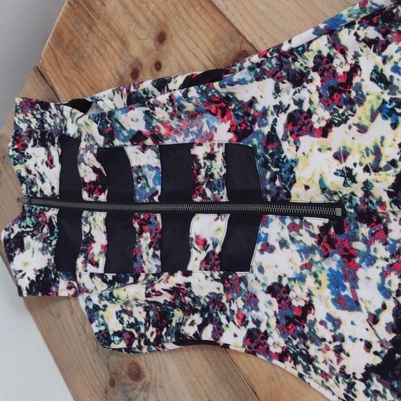 Material Girl Multi Color Floral Body Con Dress Exposed Back Zip NWT Size XS - Picture 15 of 15